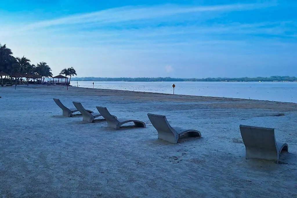 Apartment 3Br Seaside Condo Johor Bahru 8-12Pax
