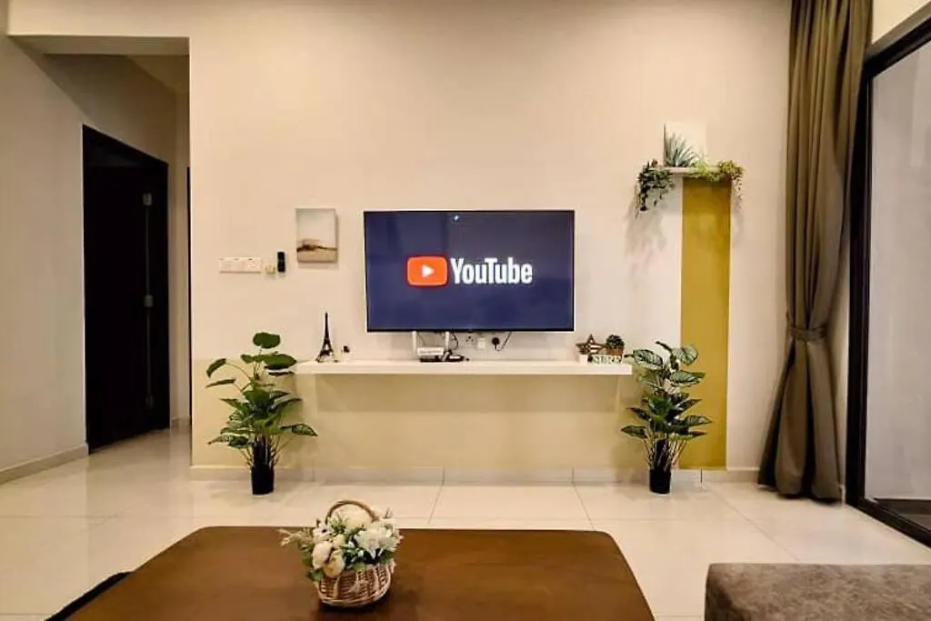 Apartment 3Br Seaside Condo Johor Bahru 8-12Pax